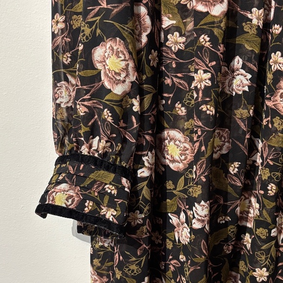 🎉4/30$🎉 Dex Black Floral Long Sleeve Dress - Picture 4 of 7